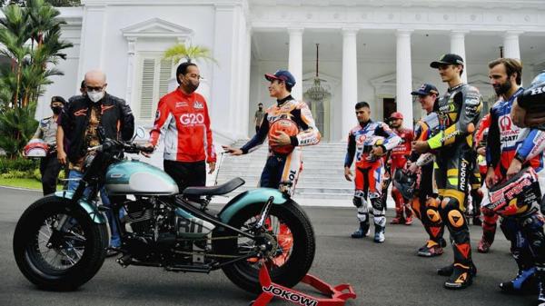 Pembelap MotoGP ke Istana, Jokowi Pamerkan Motor Custom Miliknya
