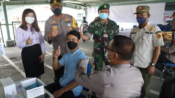 Polres Mojokerto Gencarkan Vaksinasi di Kawasan Industri