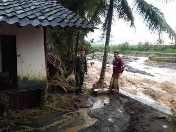 Akibat Banjir Bandang, Akses Penghubung antar Kecamatan di Brebes Putus