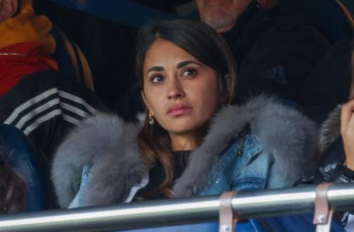 Lihat Suaminya Dicemooh Fans PSG Istri Lionel Messi nyaris Nangis