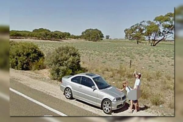Oo Ketahuan..., Pasangan Ini Tertangkap Kamera Google Maps Ngeseks di Pinggir Jalan