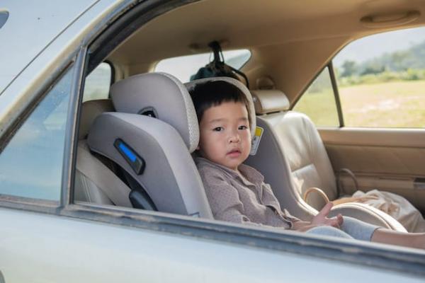 Walau Sebentar, Begini Bahaya Meninggalkan Anak Sendirian di dalam Mobil