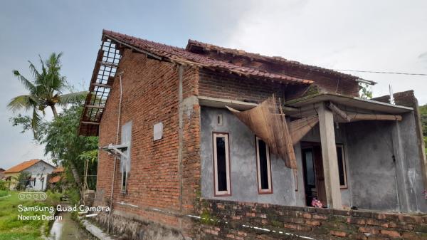 Angin Kencang Terjang Gunungjati, Puluhan Rumah Rusak dan Satu Anak Jadi Korban