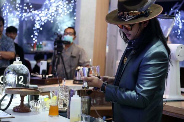 Puluhan Barista Sajikan Inovasi Minuman Kopi Dalam Kollabora Coffee Mixology Competition 2022