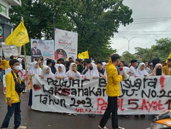 Pelajar Muhammadiyah Makassar Demo di Kantor Gubernur Sulsel