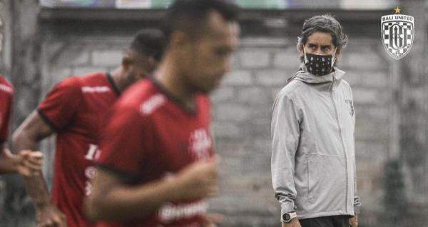 Sah! Bali United Memperpanjang Kontrak Fadil Sausu dan Hariono