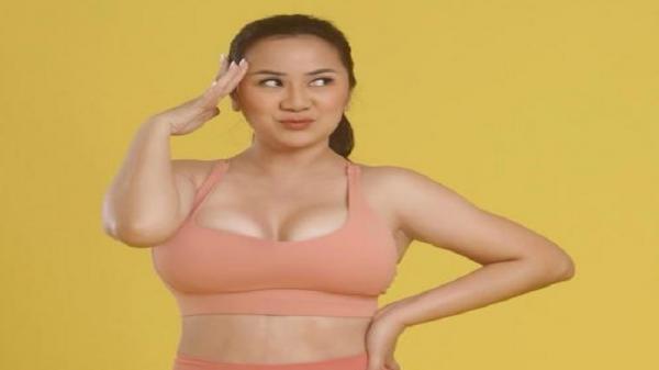 Tante Ernie Pakai Bra Merah Muda Seksi Super, Netizen: Selalu Tampil Bugar Tante