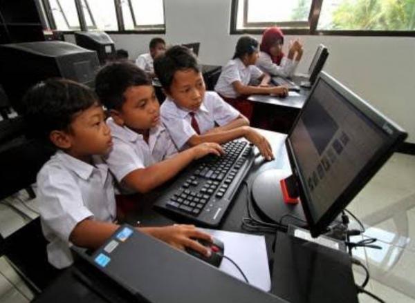 Kominfo Mencatat Pengguna Internet di Indonesia Selama Pandemi Sebesar 2,1 Juta Orang