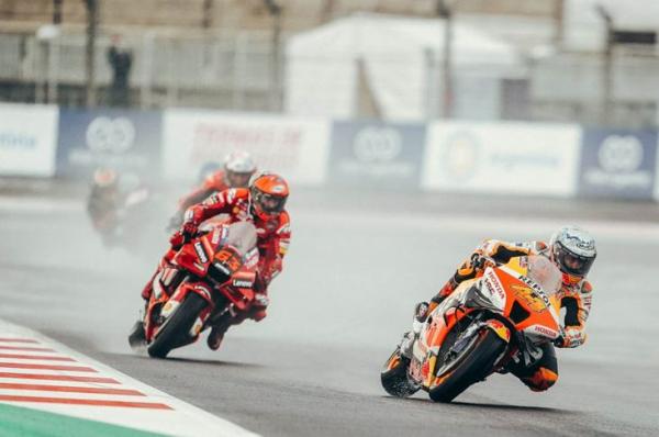 Espargaro dan Marquez Terseok Di MotoGP Indonesia, Ban Michelin Jadi Keluhan Terbesar