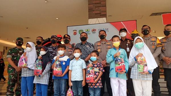 Vaksinasi Serentak Indonesia Disambut Antusias Warga Kota Cirebon, Wakapolda Jabar Pantau Langsung