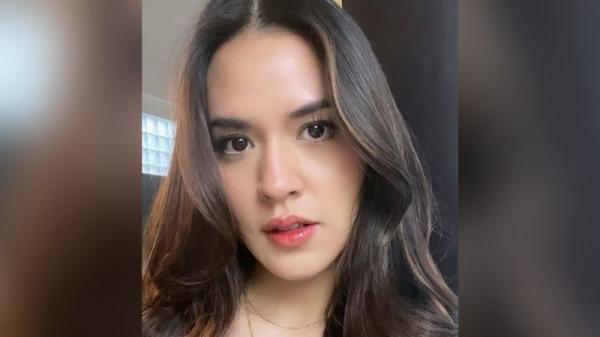 Viral! Raisa Pamer Bahu Seksinya Dengan Mengenakan Baju Sabrina. Netizen: Terpesona Banget!