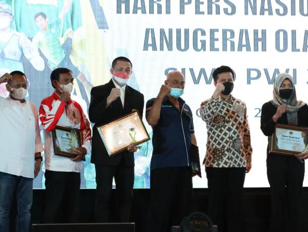 12 Tokoh dan Atlet Jawa Timur Terima SIWO PWI Award 2022, Ini Kategorinya