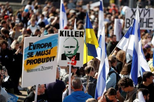 Ribuan Warga Rusia di Praha Gelar Demo Menentang Putin