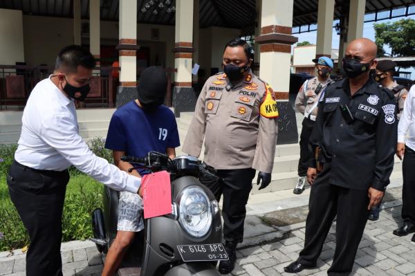 Beraksi Membawa Sajam, Dua Begal di Demak Dibekuk Polisi