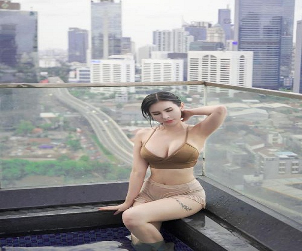 Maria Vania Pakai Bra Coklat Pamer Keindahan, Netizen: Cewek Idaman Banget Bodynya