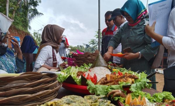 Lestarikan Tradisi Turun Temurun, MI Darussalam Di Pangandaran Gelar Festival ngaliwet Nusantara