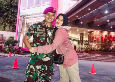 Duka Calon Istri Anggota TNI Saat Tunangannya Ditembak KKB Ketika Sujud Sholat