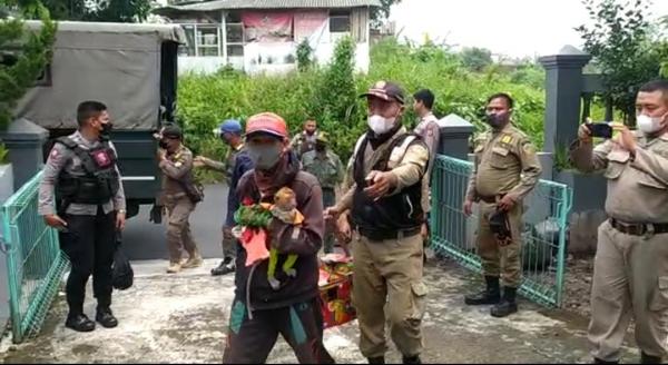 Razia Topeng Monyet di Tasikmalaya, Patugas Gabungan Jaring 2 Pengamen Doger Monyet di Lampu Stopan
