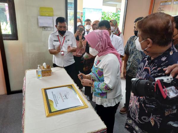 Kuatkan Literasi, Wali Kota Mojokerto Resmikan Perpustakaan SMPN 2