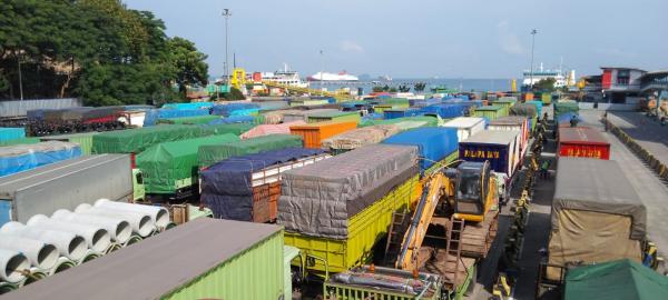 Jelang Ramadan, Antrean Kendaraan Padati Pelabuhan Merak