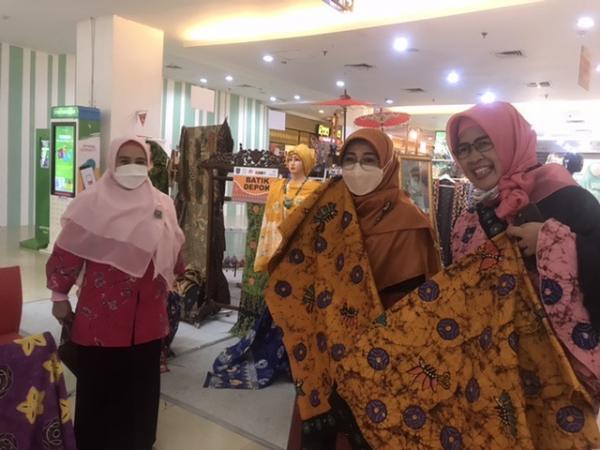 Pesona Batik Khas Depok yang Dipamerkan di Cibubur Junction