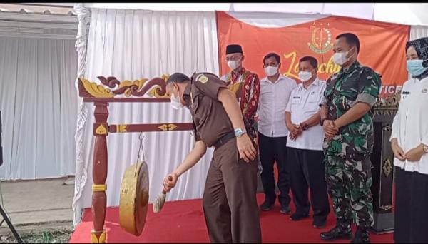 Kejari Kabupaten Cirebon Tetapkan  Desa Kamarang Sebagai Pionir GRJ