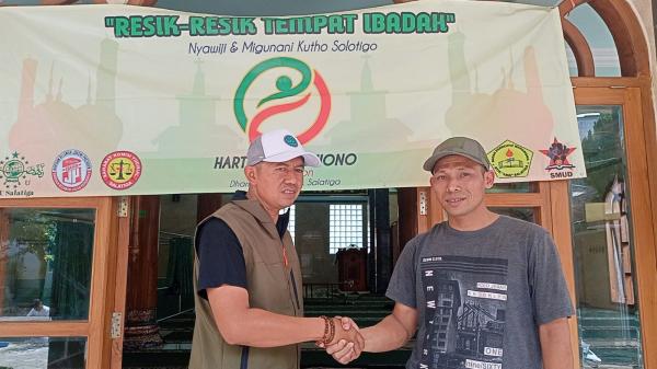 PCNU Salatiga Bersama Hartoko Budhiono Sambut Bulan Ramadan dengan Bersih Masjid