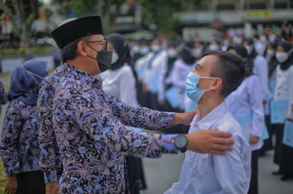 Inilah Galih Purnama, Sosok Disabilitas Yang Lolos Dilantik Jadi CPNS di Pemkot Bogor