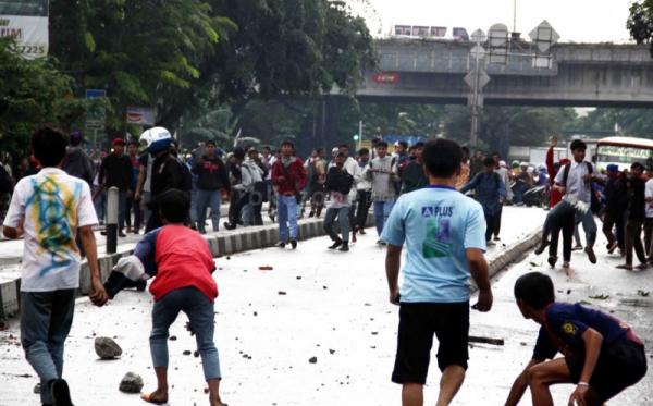 Awal Puasa, Bocah Bersajam Tawuran di Johar Baru Jakarta Pusat