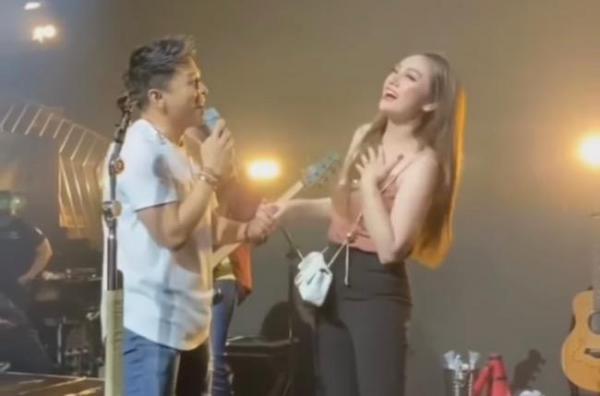 Video Ariel Noah Pegangan Tangan Celine Evangelista, Netizen Bingung antara BCL-Luna-Anya