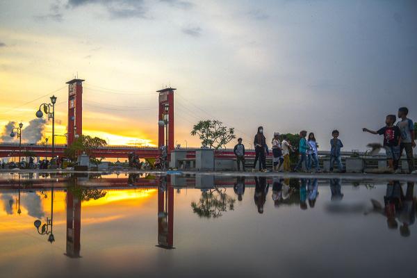 Pagi Hari Pertama Puasa, Pelataran BKB Palembang Sepi