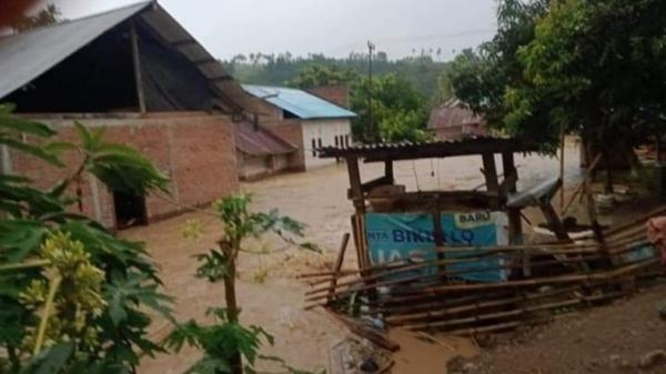 Puluhan Rumah Terendam Banjir Bandang, 3 Rumah Hanyut