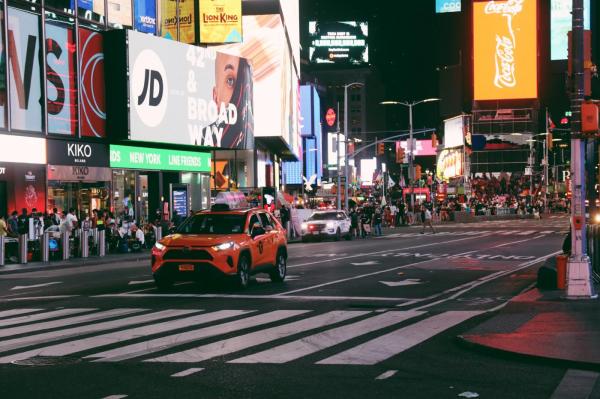 Buka Puasa Di Times Square Dihadiri Ribuan Umat Muslim Buka Puasa Di Times Square Dihadiri Ribuan Umat Muslim