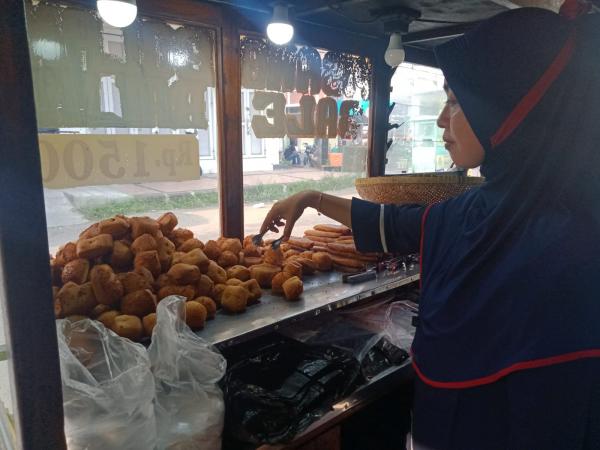BLT Minyak Goreng, Ini Harapan Pedagang Gorengan di Cirebon
