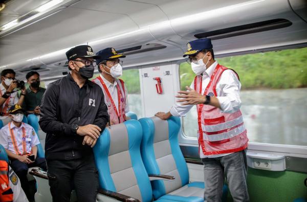 Kembali Beroperasi Pekan Depan, Kereta Api Jalur Bogor-Sukabumi Diuji Coba Menhub dan Bima Arya