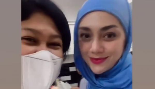 Cantik Banget Celine Evangelista Pakai Hijab di Ultah ke-30, Pindah Agama?