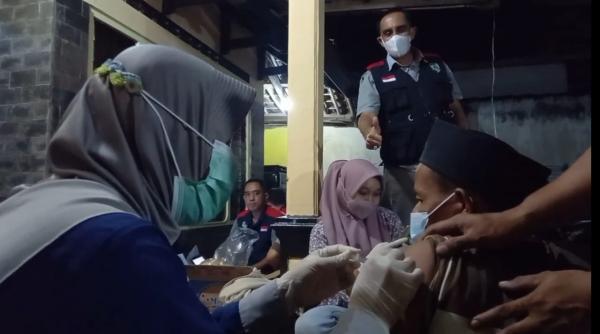 Vaksin Booster di Majalengka, Ratusan Warga Dapatkan Gula Pasir 1 kg