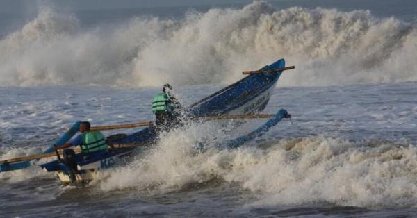 BMKG Deteksi Bibit Siklon Tropis 94W di Perairan Timur Laut Filipina, Waspada Dampaknya!