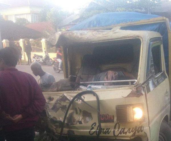 Lagi, Pick Up Pengangkut Buruh Butik Bawang Merah Adu Banteng dengan Truk