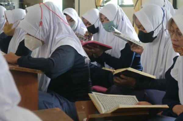 Penuh Haru, Tadarus Jadi Kegiatan Rutin di Lapas Perempuan Malang saat Bulan Ramadhan
