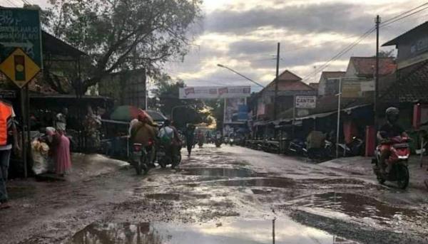 Dijuluki Wisata Jeglongan Sewu, Jalan Provinsi di Kersana Mulai Diperbaiki