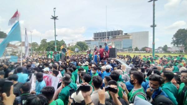 Dear Mahasiswa, Aksi Demo saat Puasa Picu Dehidrasi, Awas Emosi Membara dan Sakit Kepala!