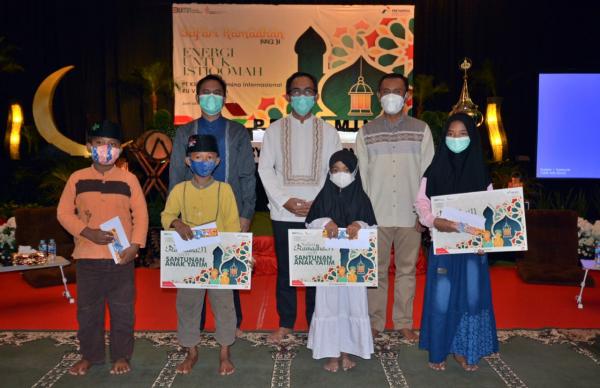 Safari Ramadhan di RU VI Balongan, Dirut PT KPI  Santuni Anak Yatim