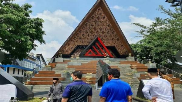 Masjid At Taufiq Atapnya Mirip Rumah Gadang, Ternyata Puan Maharani yang Mendesainnya