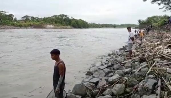 Bupati Banyumas: Ganti Rugi Kepada Masyarakat Akibat Air Sungai Serayu Berlumpur Harus Diutamakan