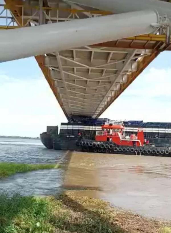 Jembatan Martadipura Kota Bangun Kembali Ditabrak Kapal, Kali Ini Tongkang Sampai Nyangkut