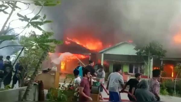 Video : Permukiman Padat Penduduk Terbakar di Jambi