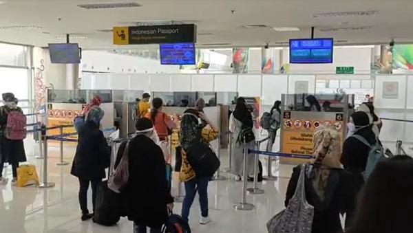 Jelang Lebaran Bandara Juanda Dipadati Pengunjung dari Luar Negeri
