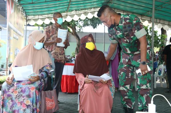 Kodim 0812 Lamongan Salurkan Bantuan Non Tunai BTPKLWN TNI di Lima Kecamatan 