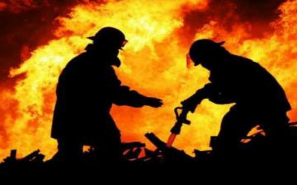 Kebakaran Landa Gudang Kimia di Kalideres, 23 Mobil Damkar Dikerahkan